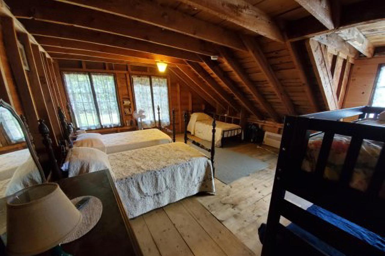 Meredith Lakefront Lodge On Lake Winnipesaukee Bagian luar foto