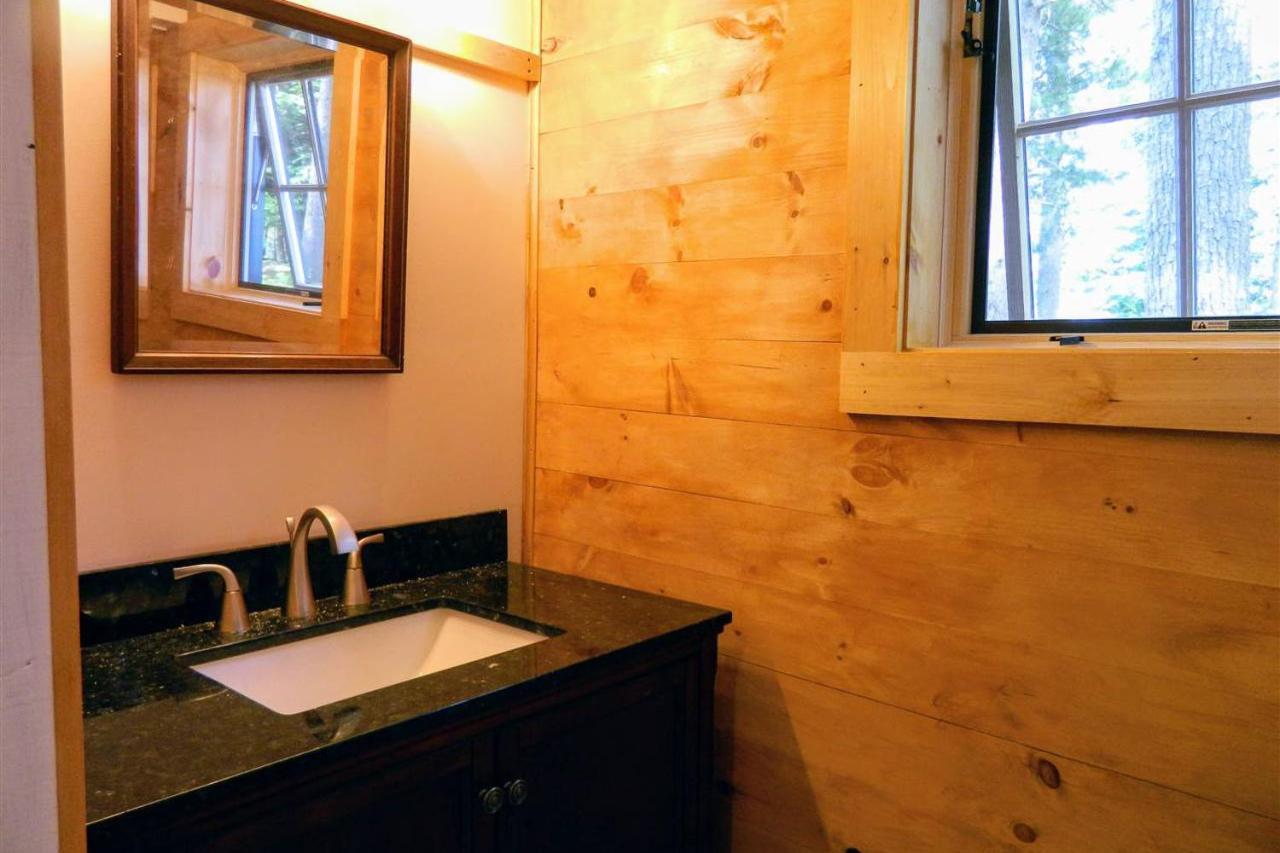 Meredith Lakefront Lodge On Lake Winnipesaukee Bagian luar foto